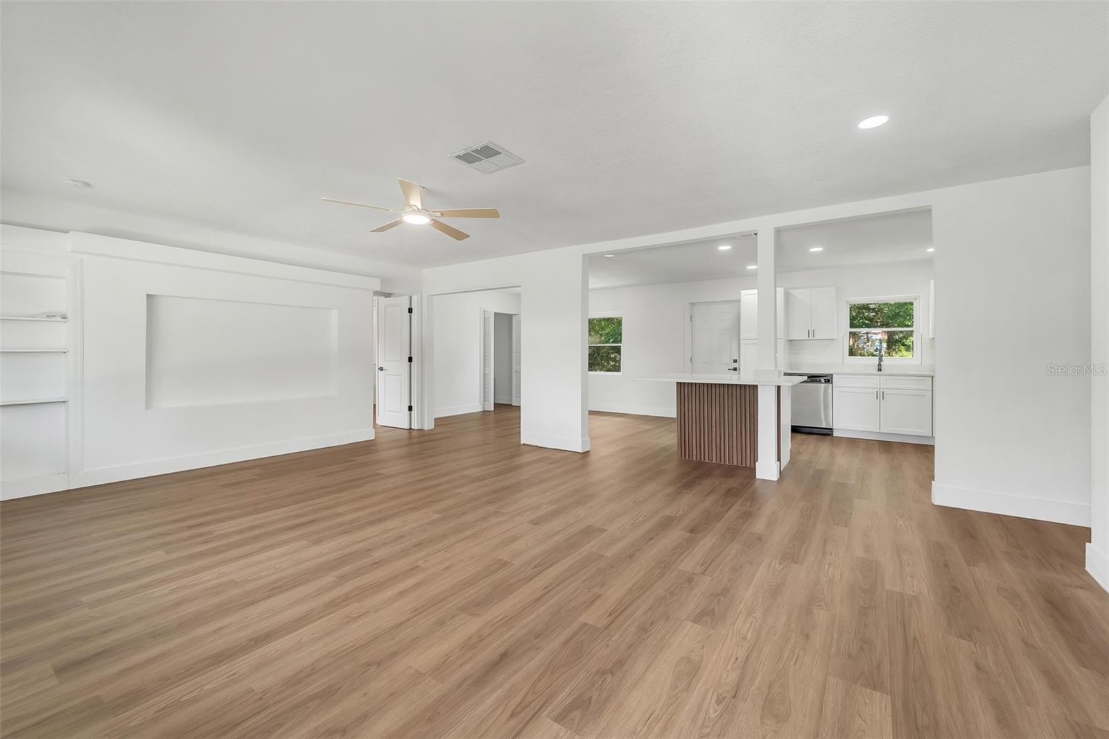 180 N KENTUCKY AVE