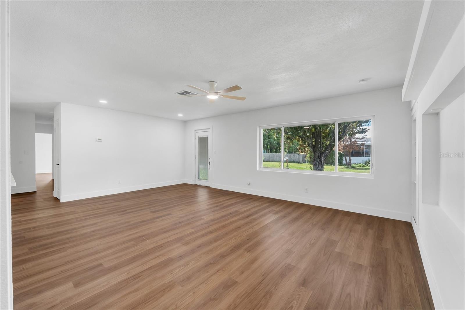 180 N KENTUCKY AVE