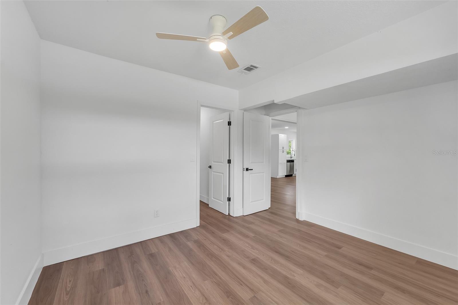 180 N KENTUCKY AVE