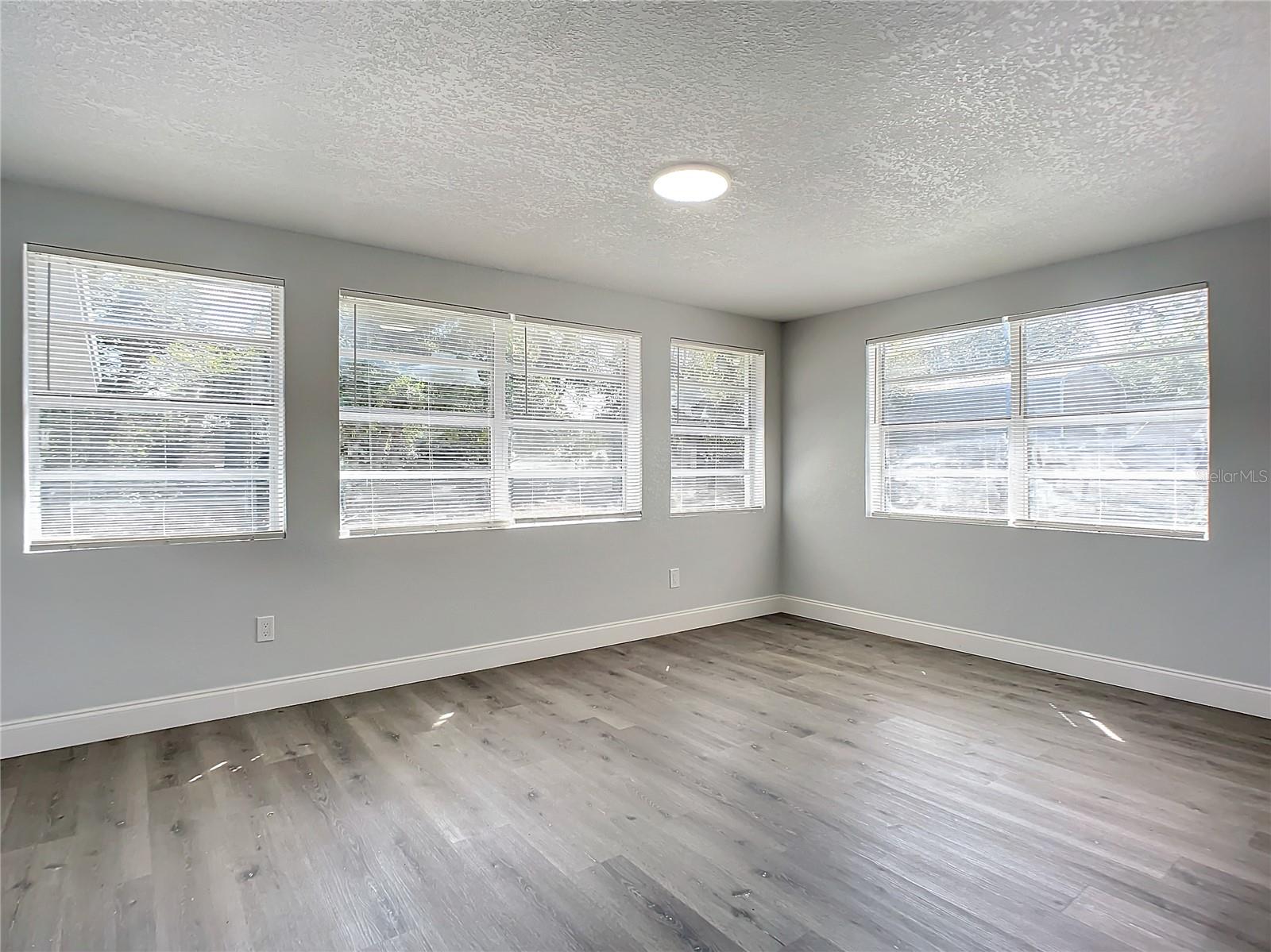 21 CATALINA DR