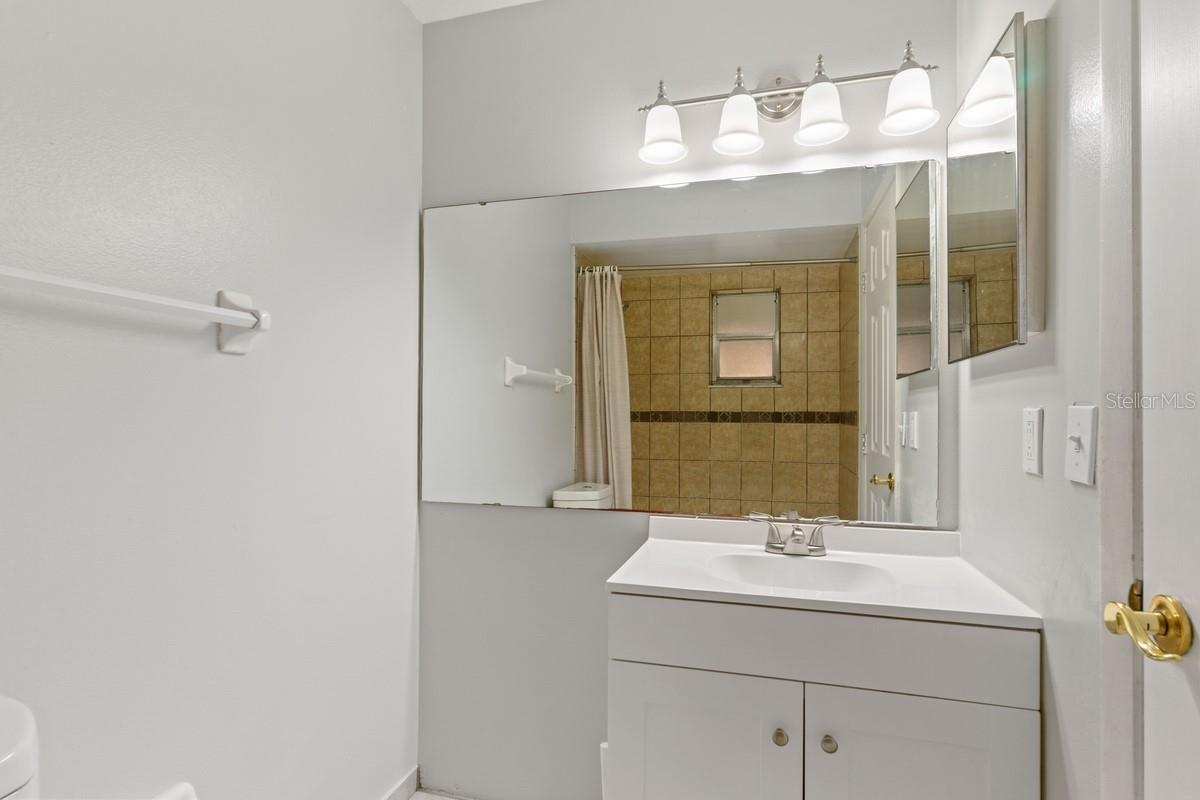 33 W COUNTRY COVE WAY