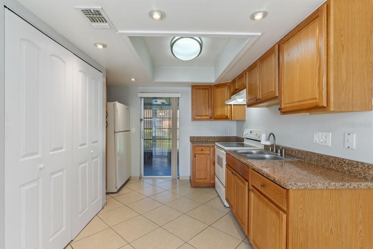 33 W COUNTRY COVE WAY