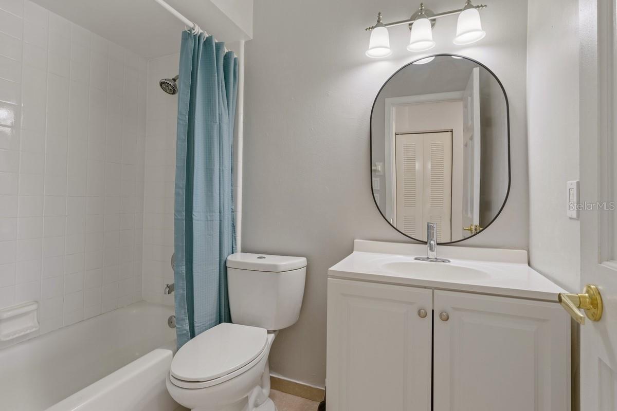 33 W COUNTRY COVE WAY