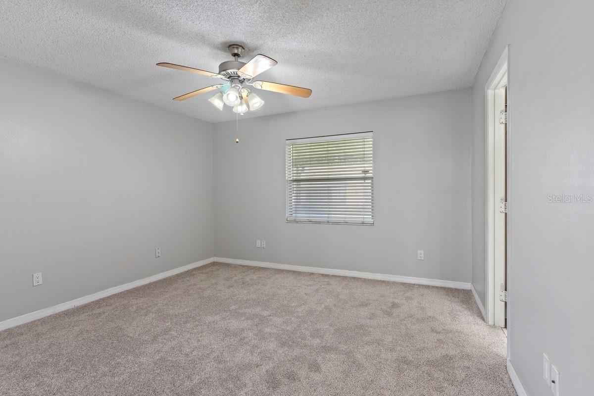 33 W COUNTRY COVE WAY