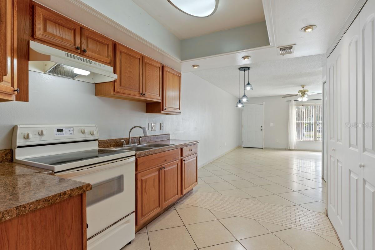 33 W COUNTRY COVE WAY