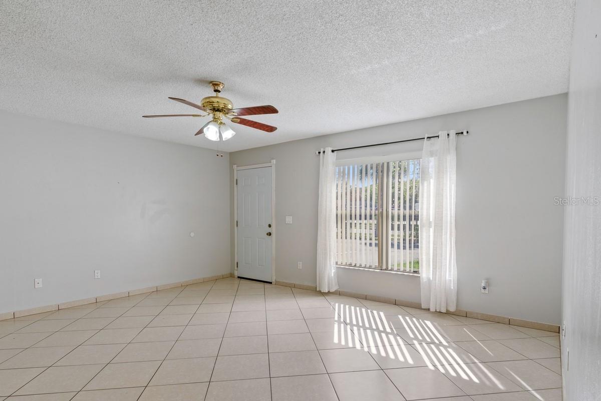 33 W COUNTRY COVE WAY