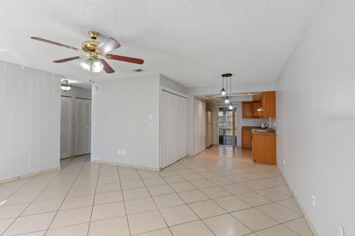 33 W COUNTRY COVE WAY