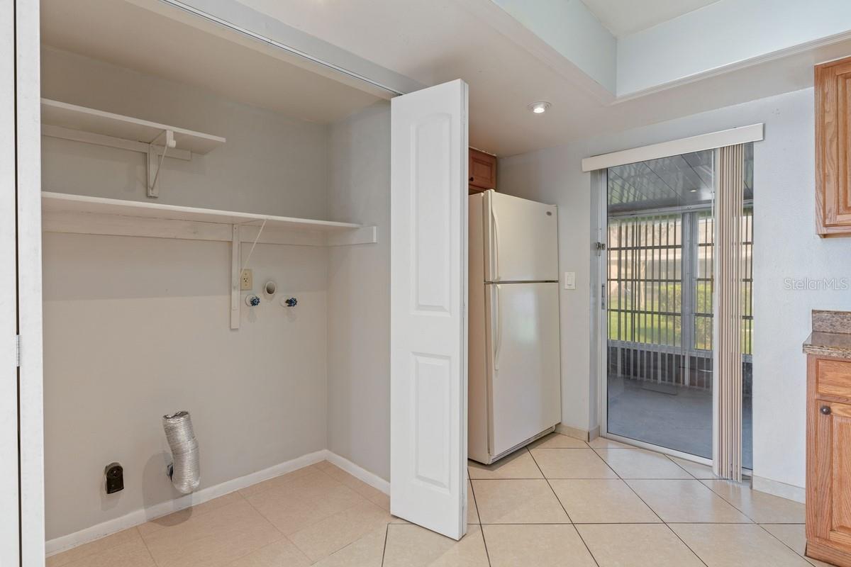 33 W COUNTRY COVE WAY