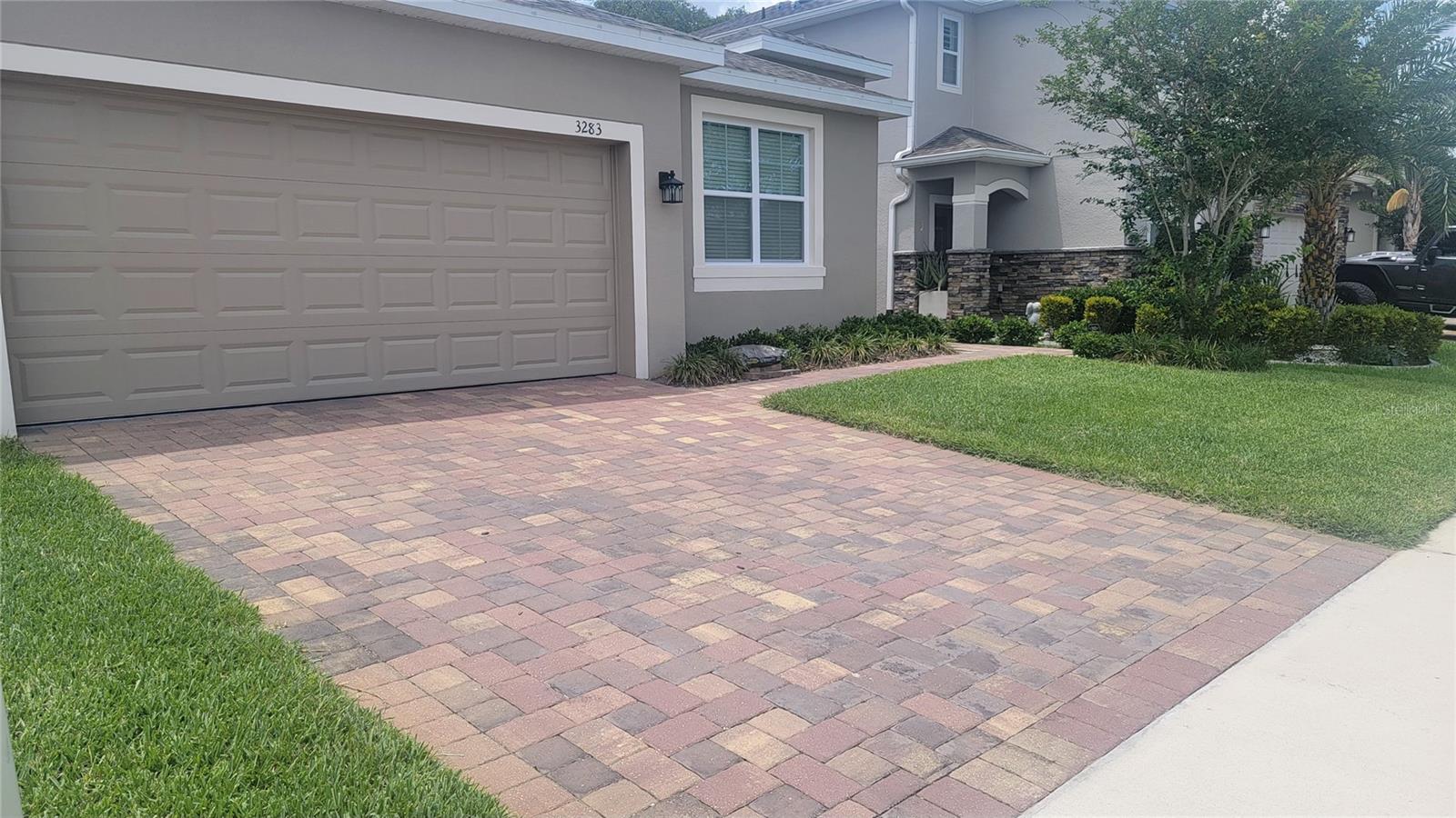 3283 STRATTON CIR