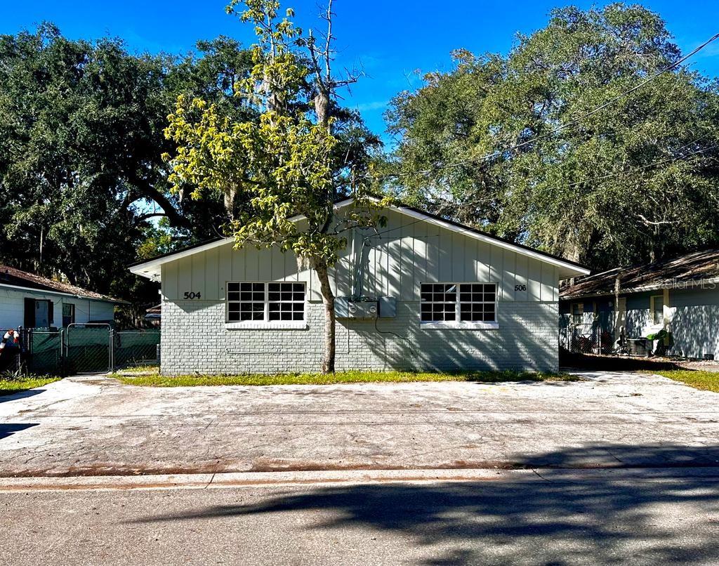 504 ROSLAND DR