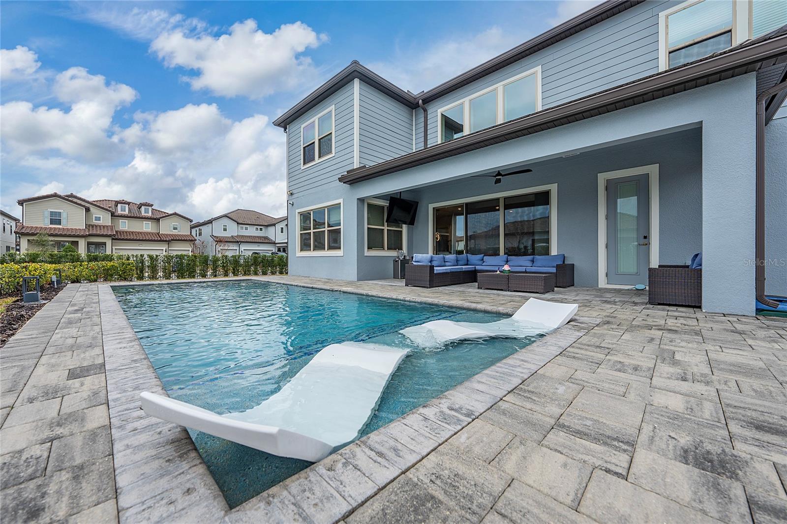 8024 LEAF GROVE CIRCLE CIR