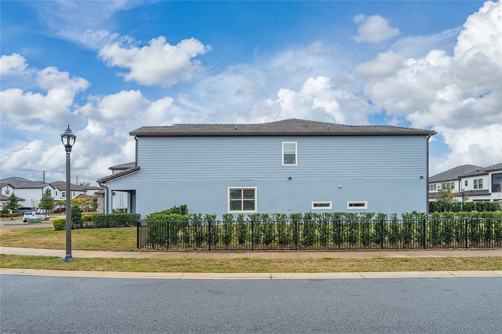 8024 LEAF GROVE CIRCLE CIR