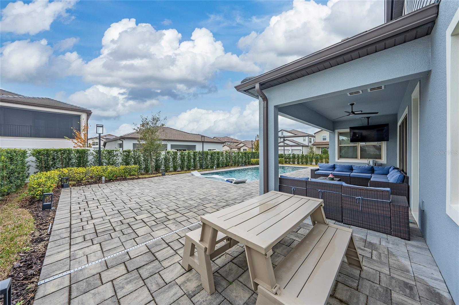 8024 LEAF GROVE CIRCLE CIR