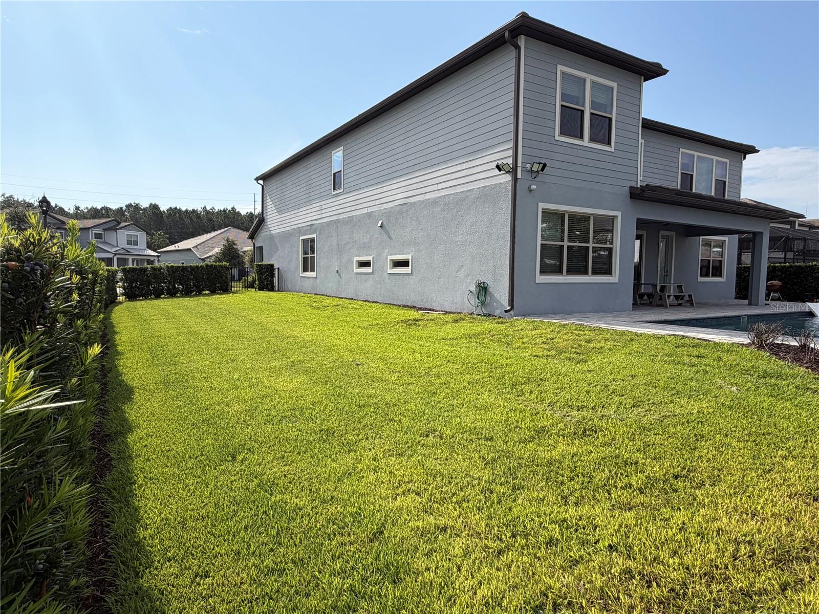 8024 LEAF GROVE CIRCLE CIR