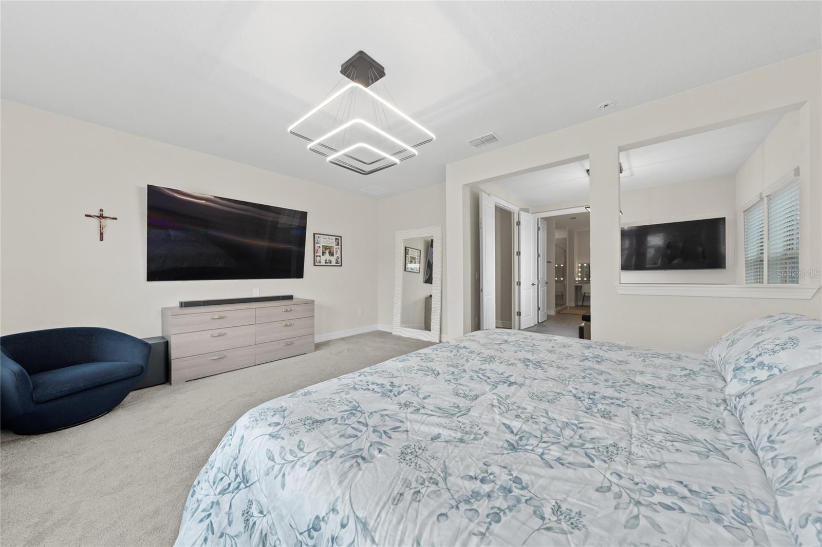 8024 LEAF GROVE CIRCLE CIR