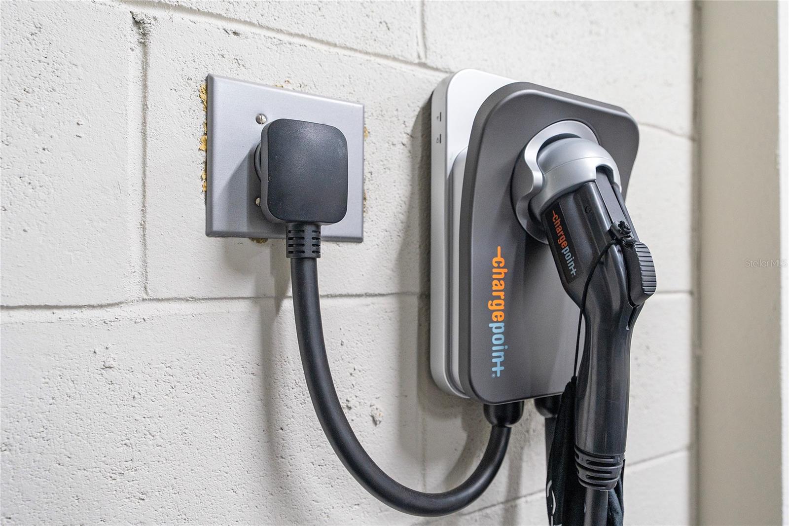 8024 LEAF GROVE CIRCLE CIR