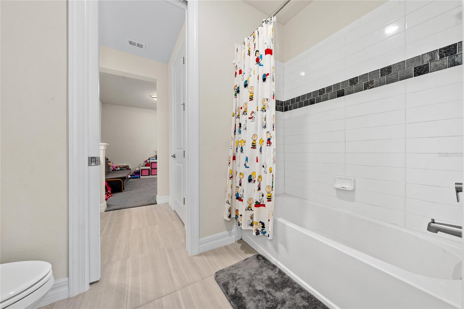 8024 LEAF GROVE CIRCLE CIR