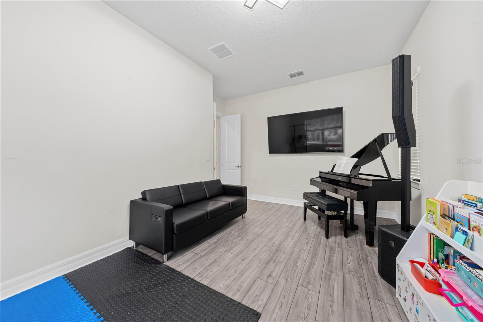 8024 LEAF GROVE CIRCLE CIR