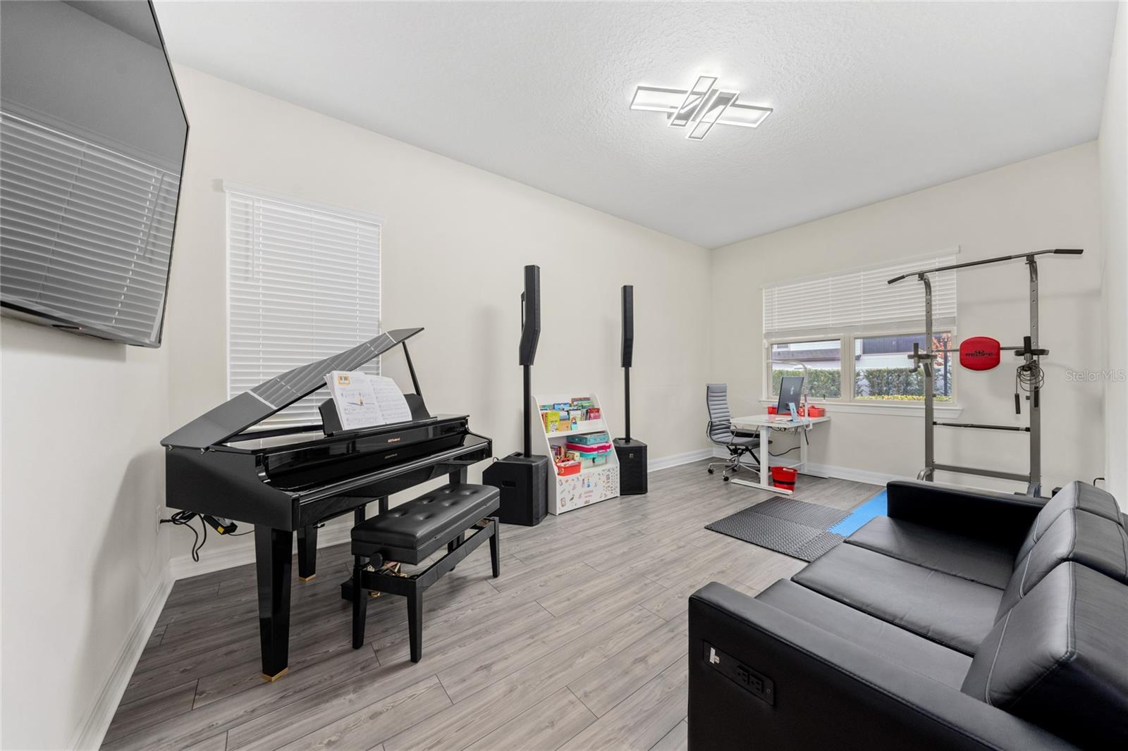 8024 LEAF GROVE CIRCLE CIR
