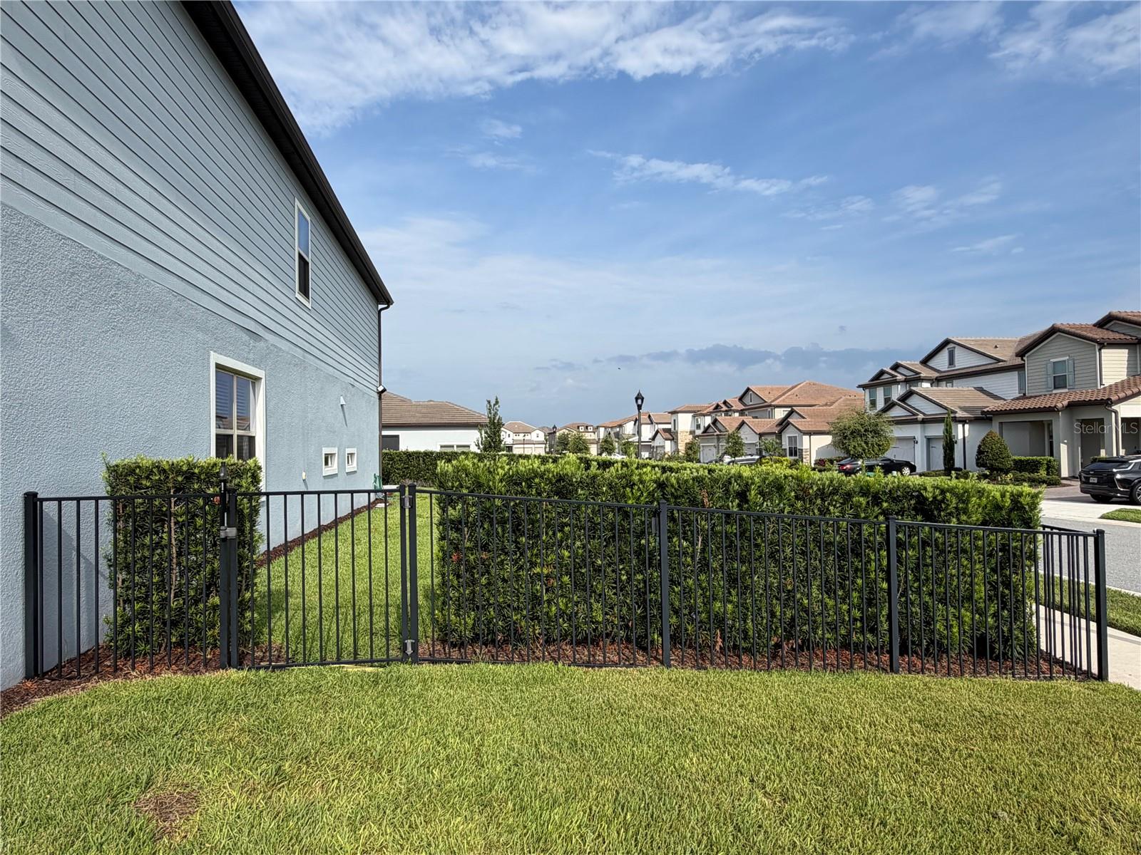8024 LEAF GROVE CIRCLE CIR