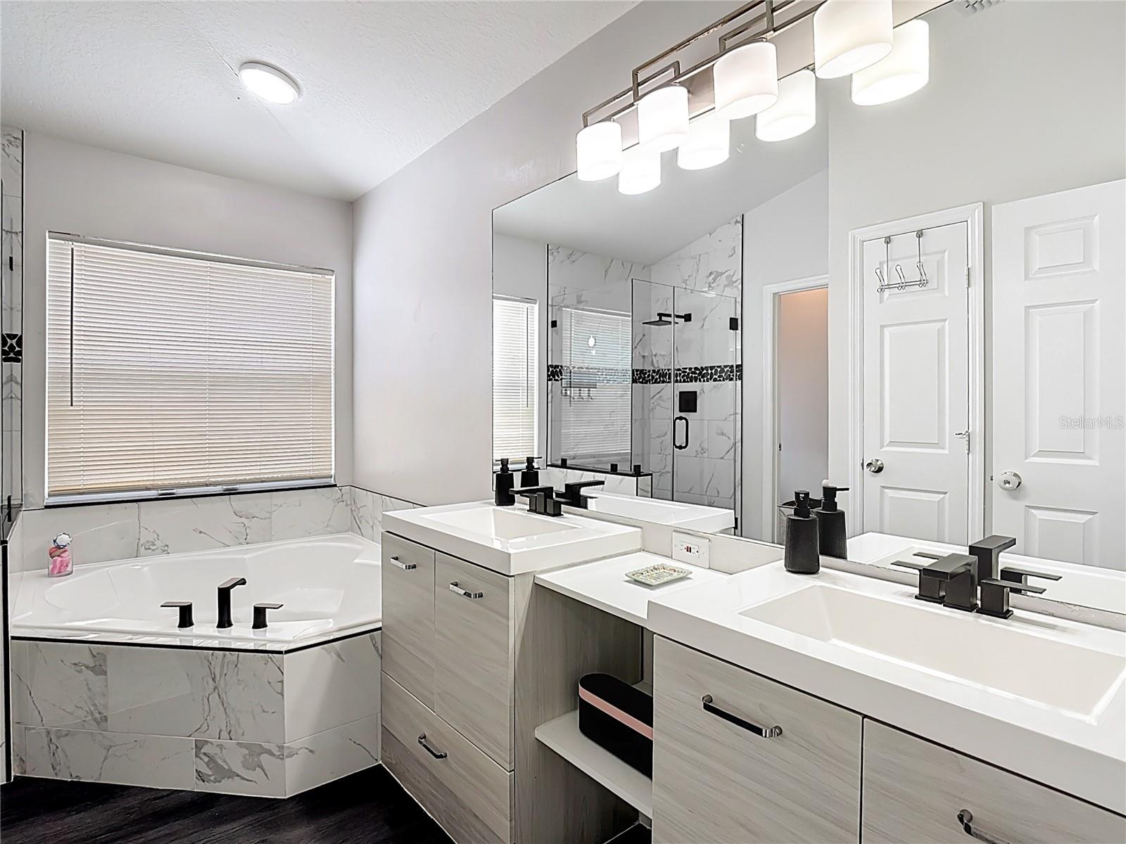 3238 WHOOPING CRANE RUN