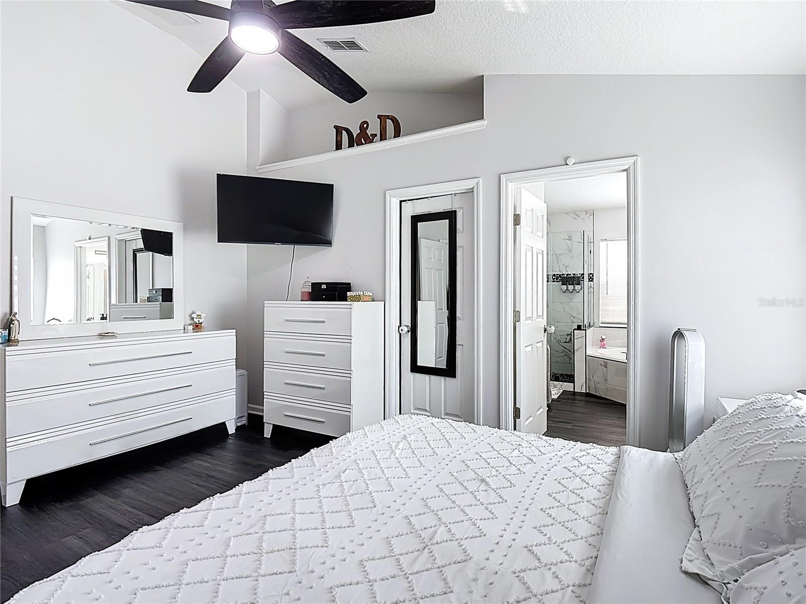 3238 WHOOPING CRANE RUN