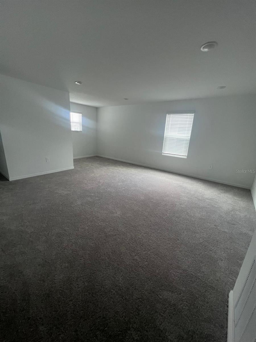424 WAYLAND DR