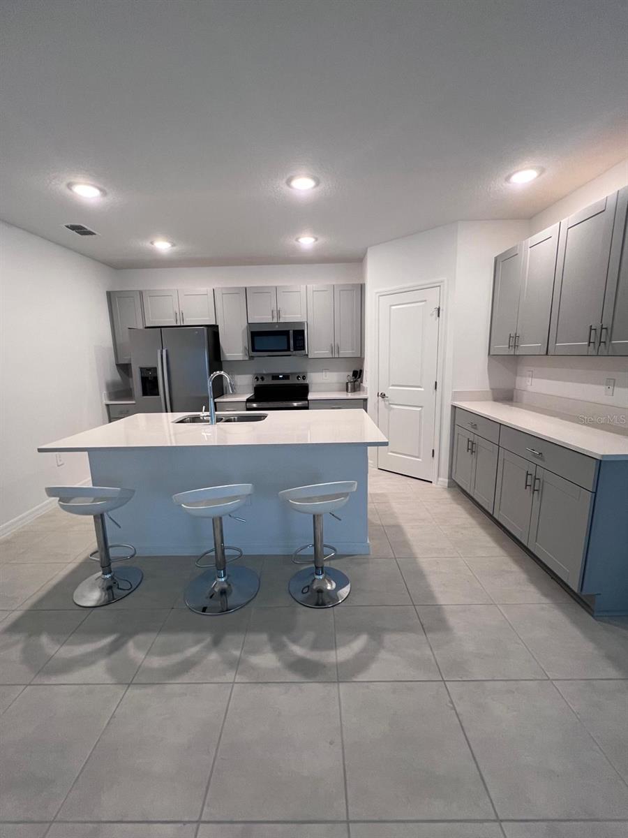 424 WAYLAND DR