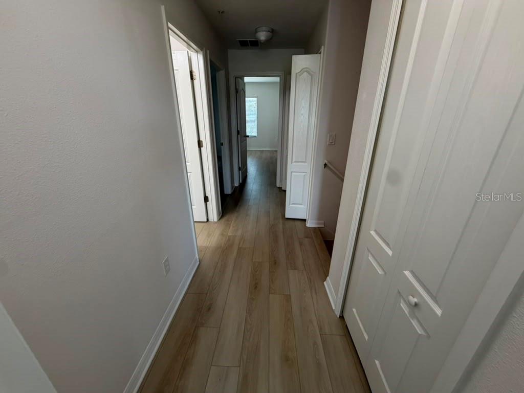 1221 PRIORY CIR