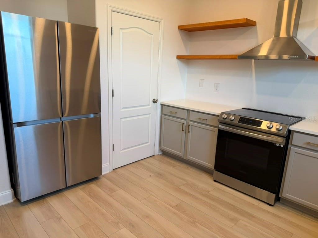 1221 PRIORY CIR