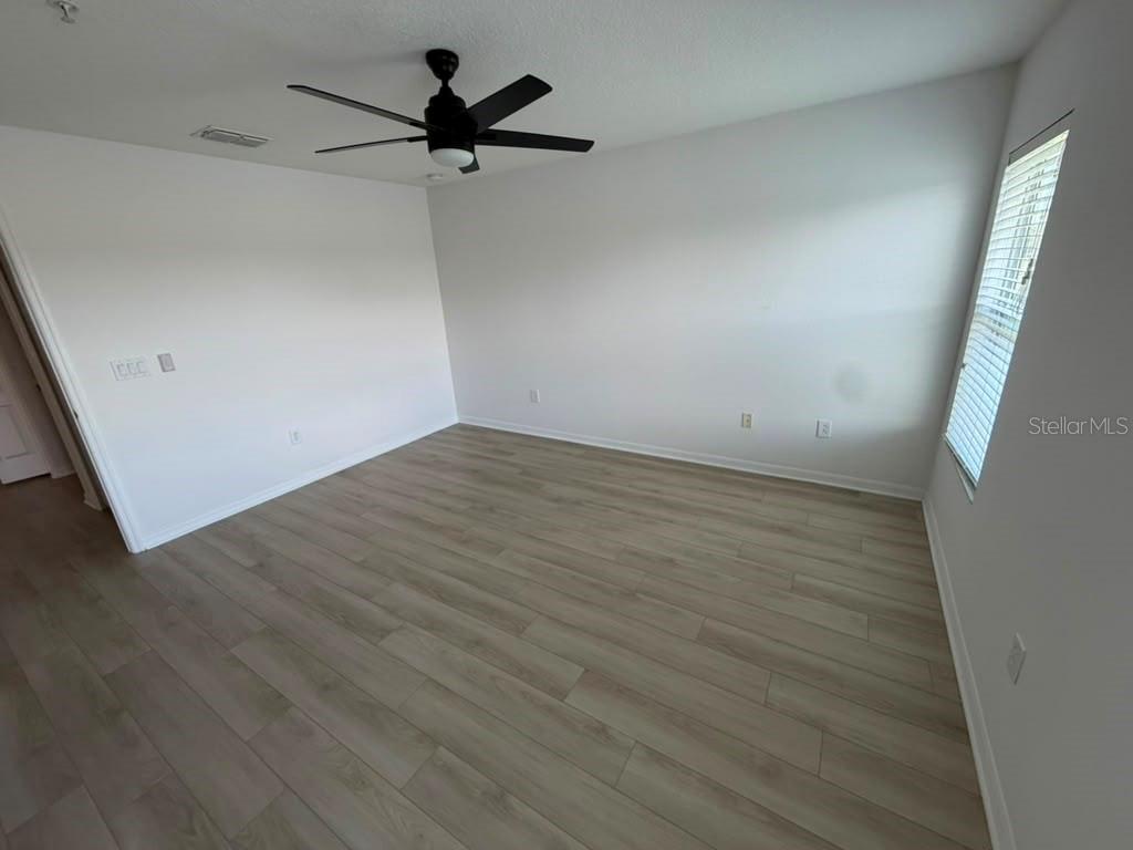 1221 PRIORY CIR