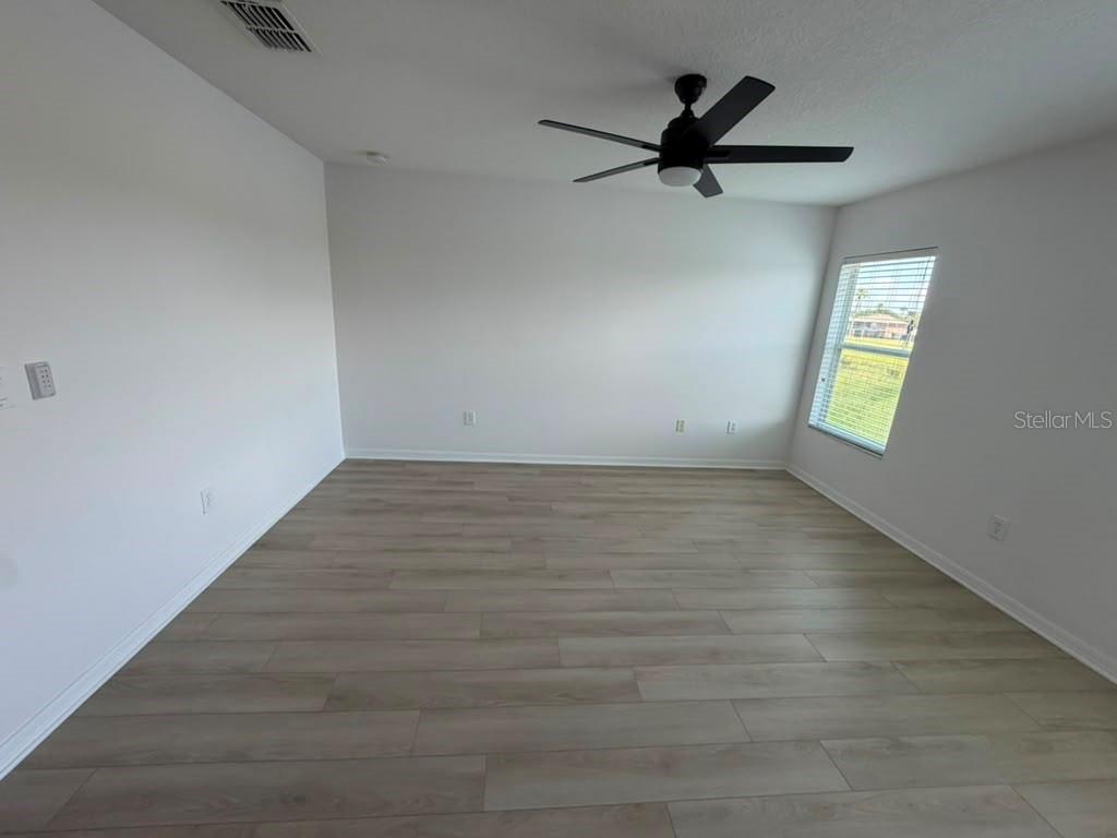 1221 PRIORY CIR
