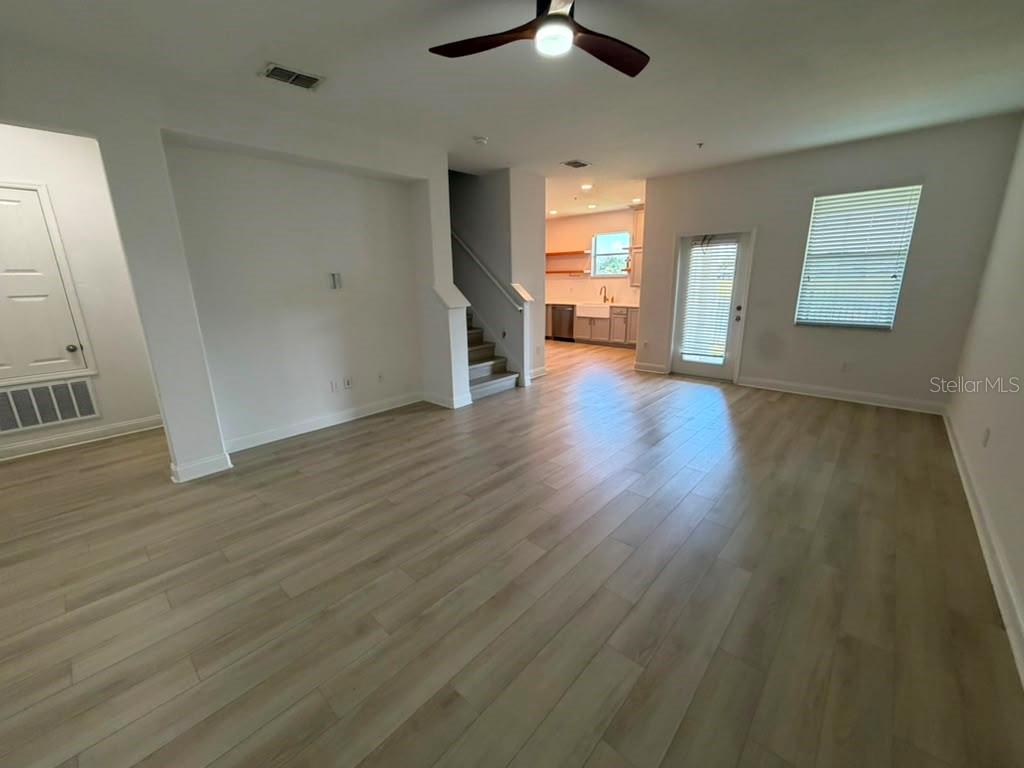 1221 PRIORY CIR