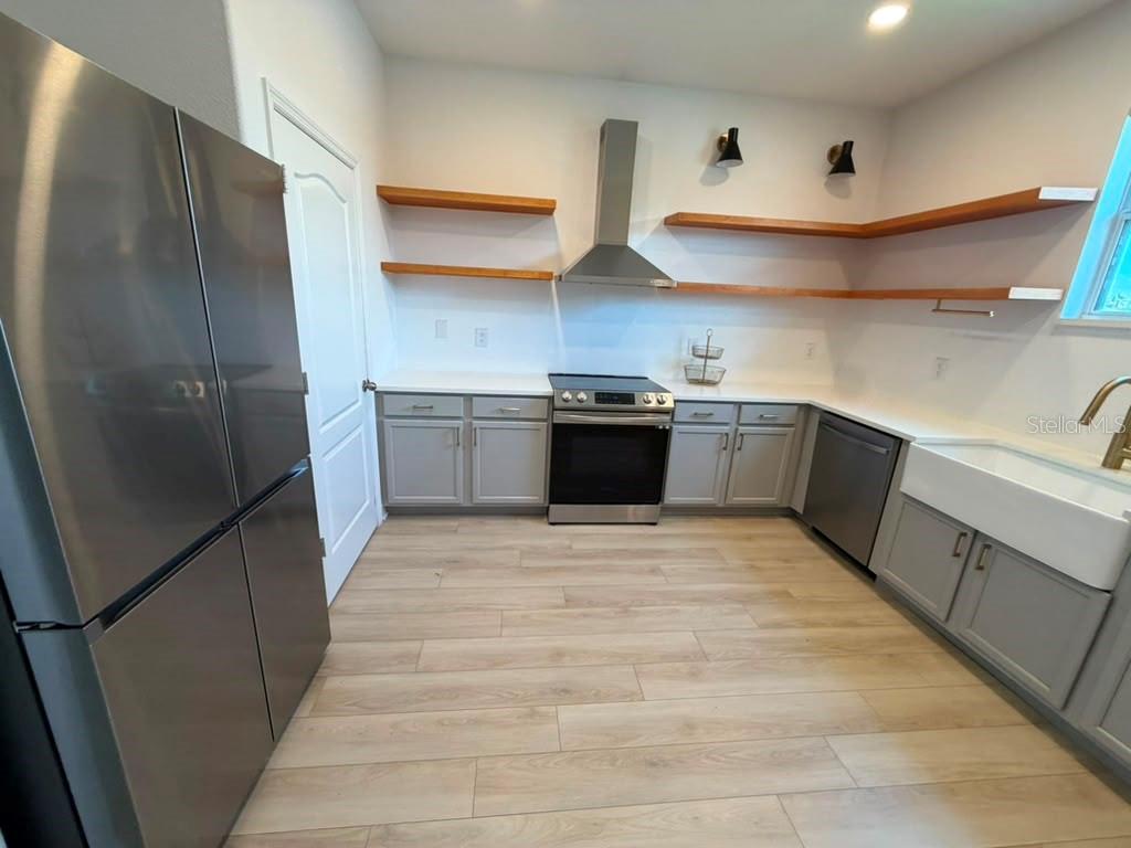 1221 PRIORY CIR