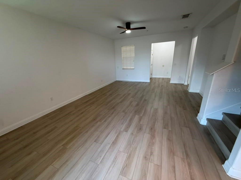 1221 PRIORY CIR