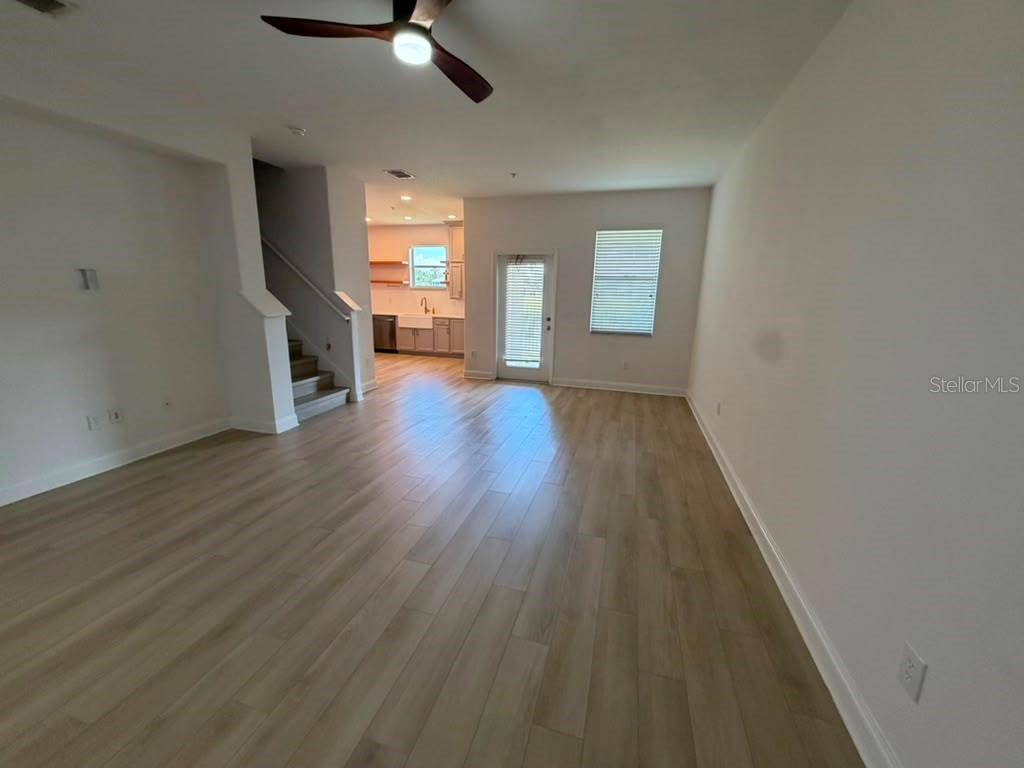 1221 PRIORY CIR