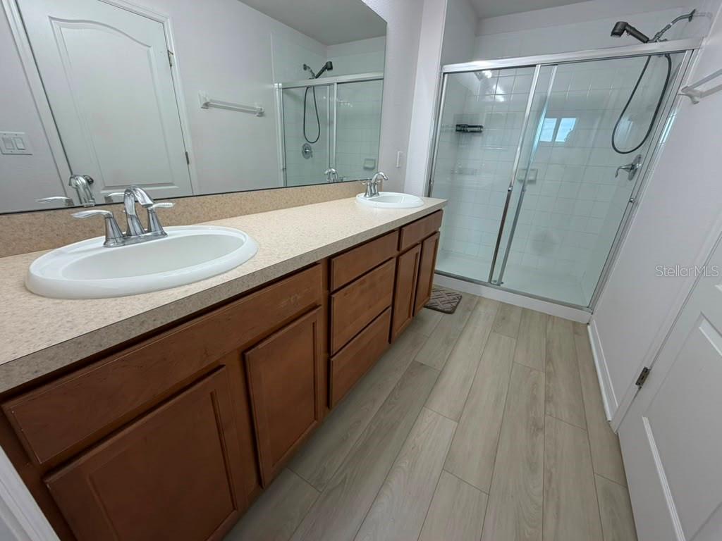 1221 PRIORY CIR