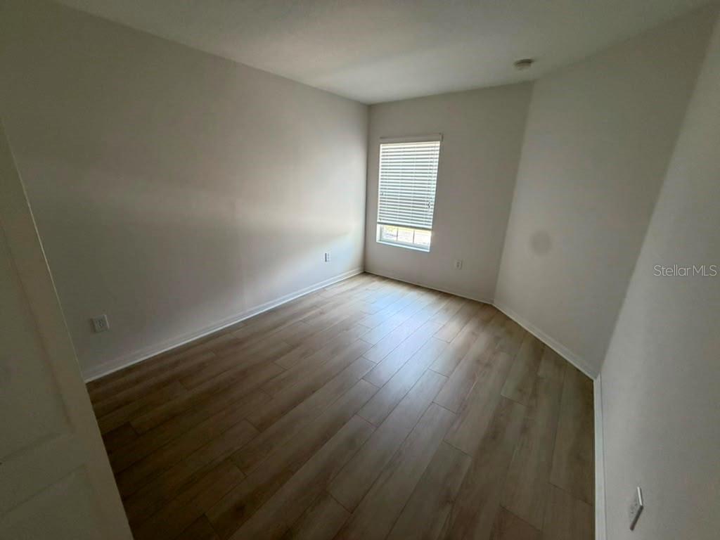 1221 PRIORY CIR