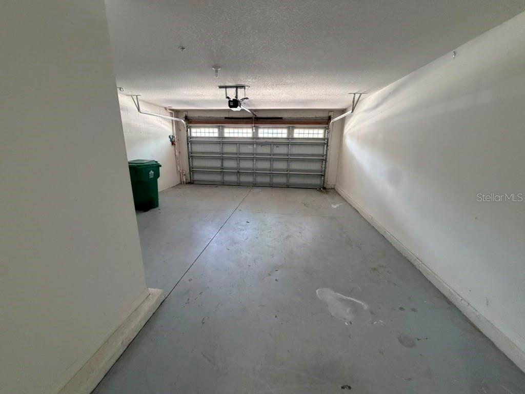 1221 PRIORY CIR