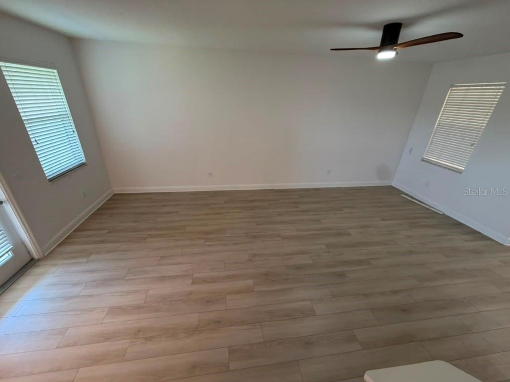 1221 PRIORY CIR