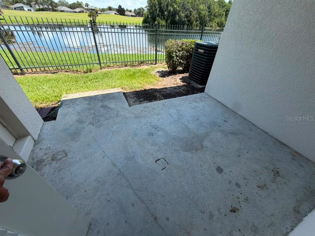 1221 PRIORY CIR