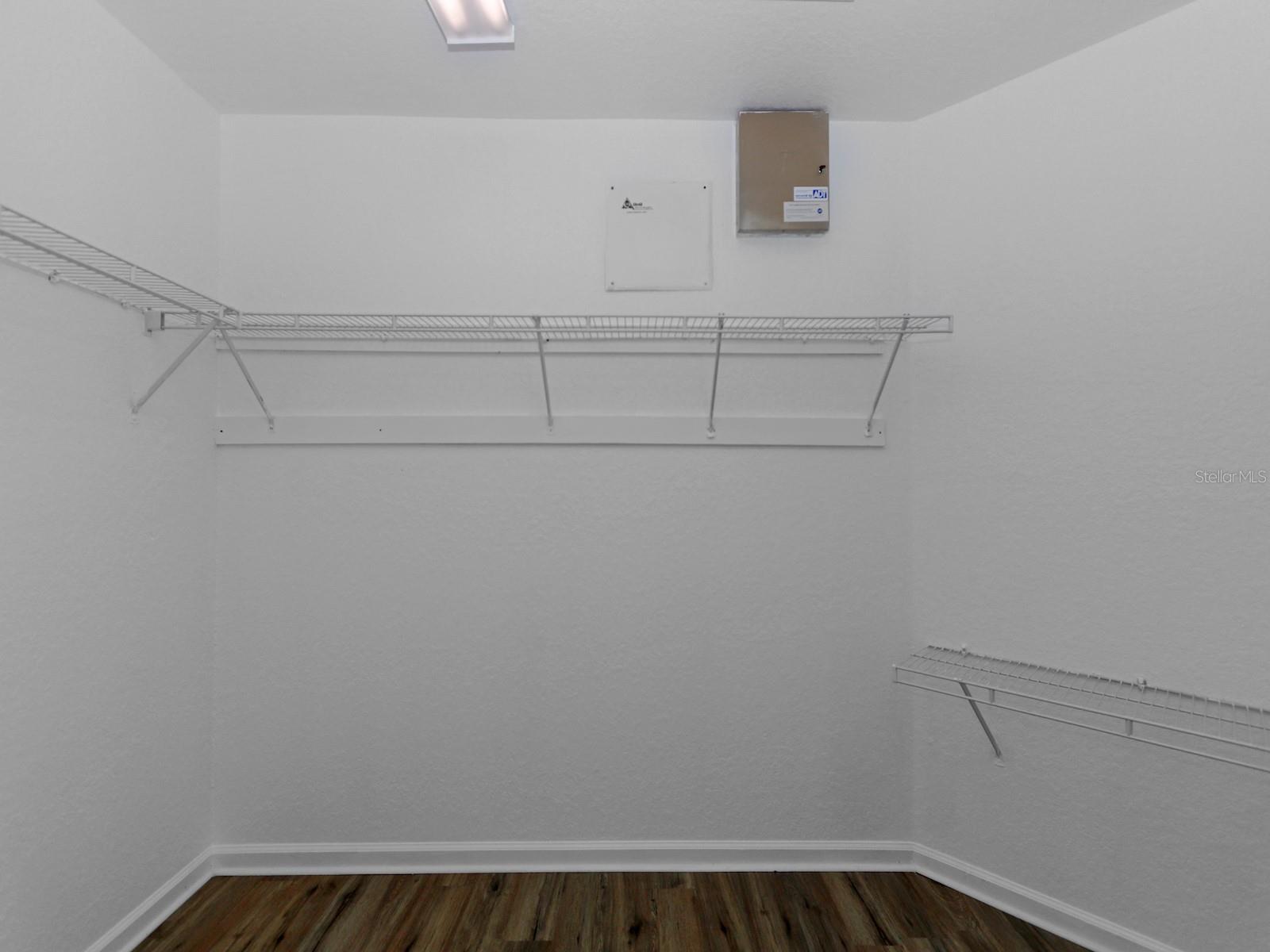 3006 THORNTON DR