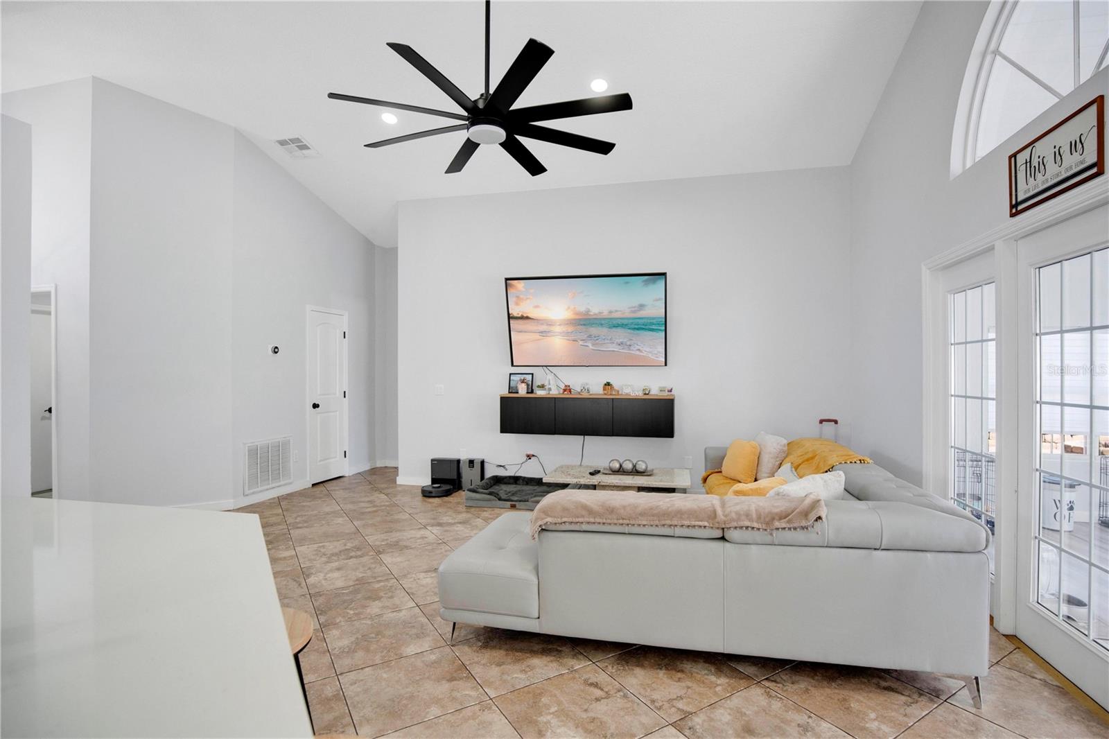 101 N ABERDEEN CIR