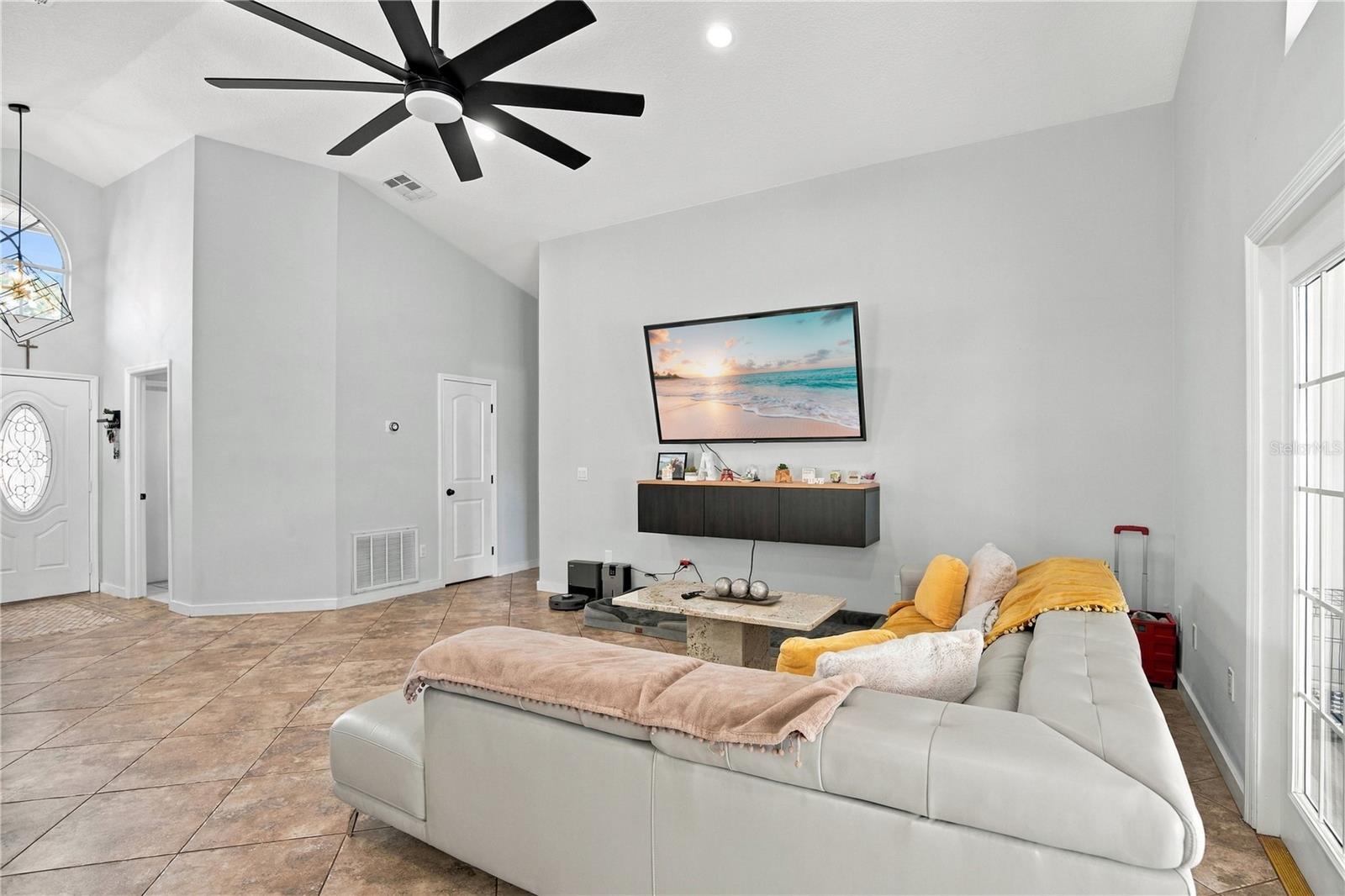 101 N ABERDEEN CIR