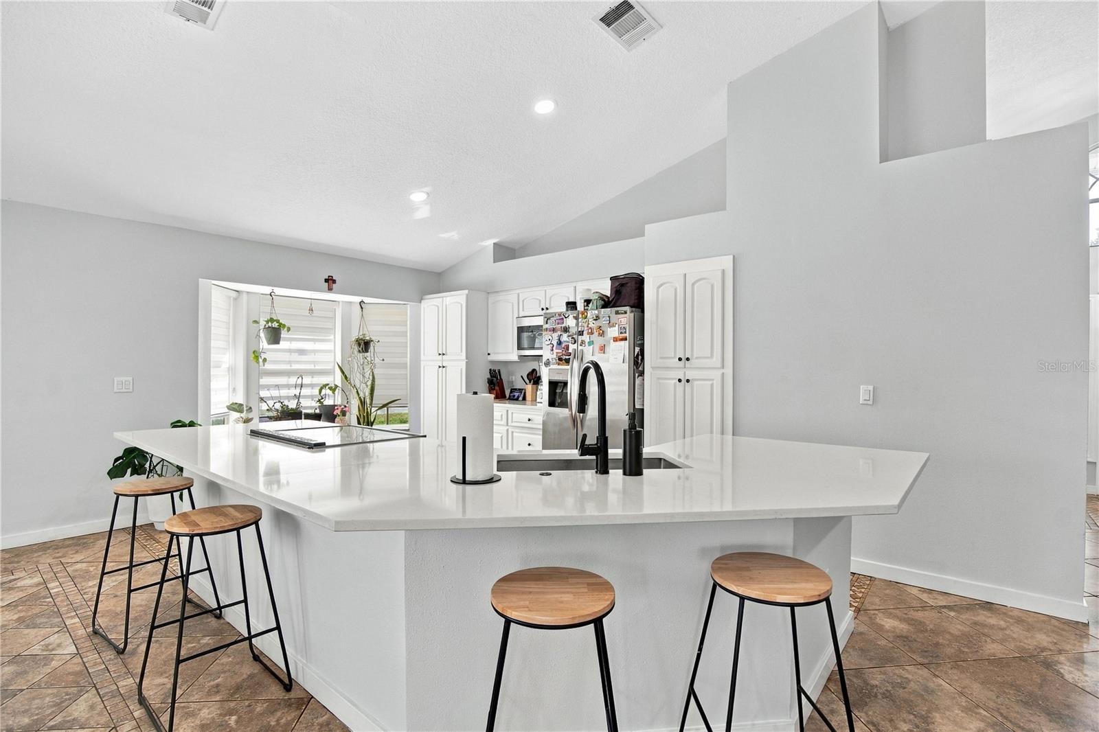 101 N ABERDEEN CIR