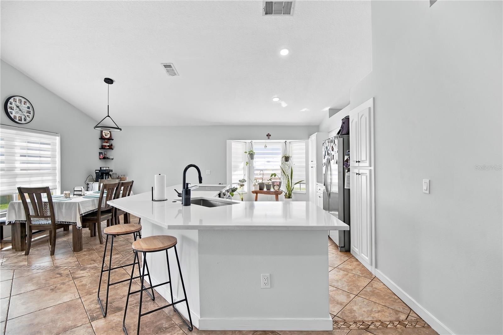 101 N ABERDEEN CIR
