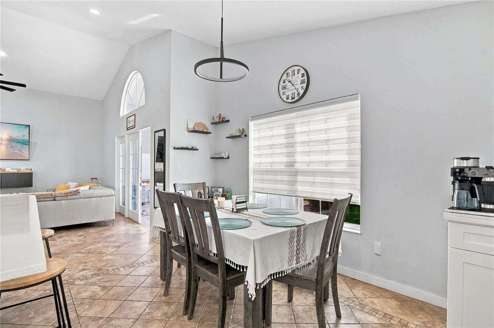 101 N ABERDEEN CIR