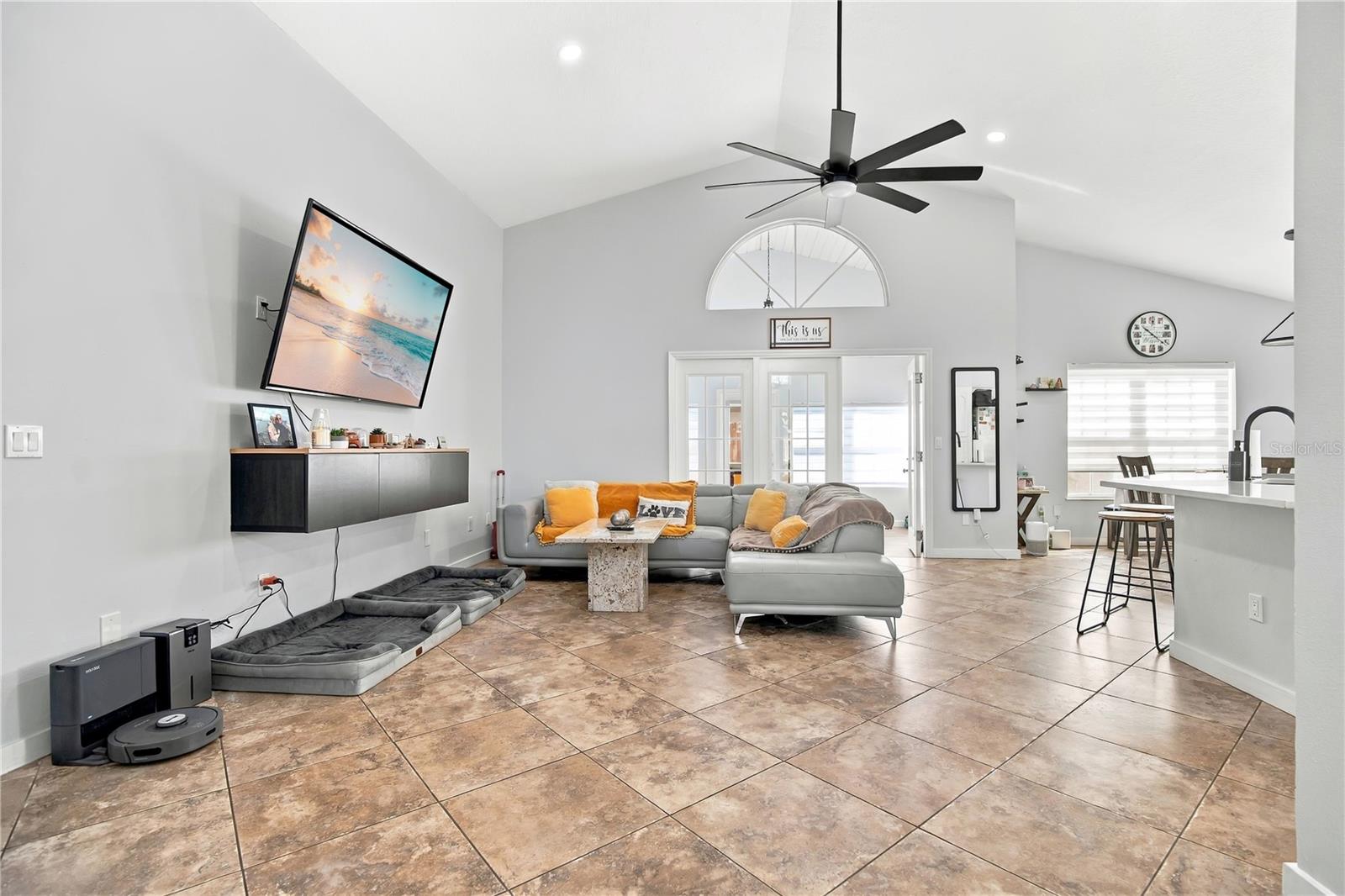101 N ABERDEEN CIR