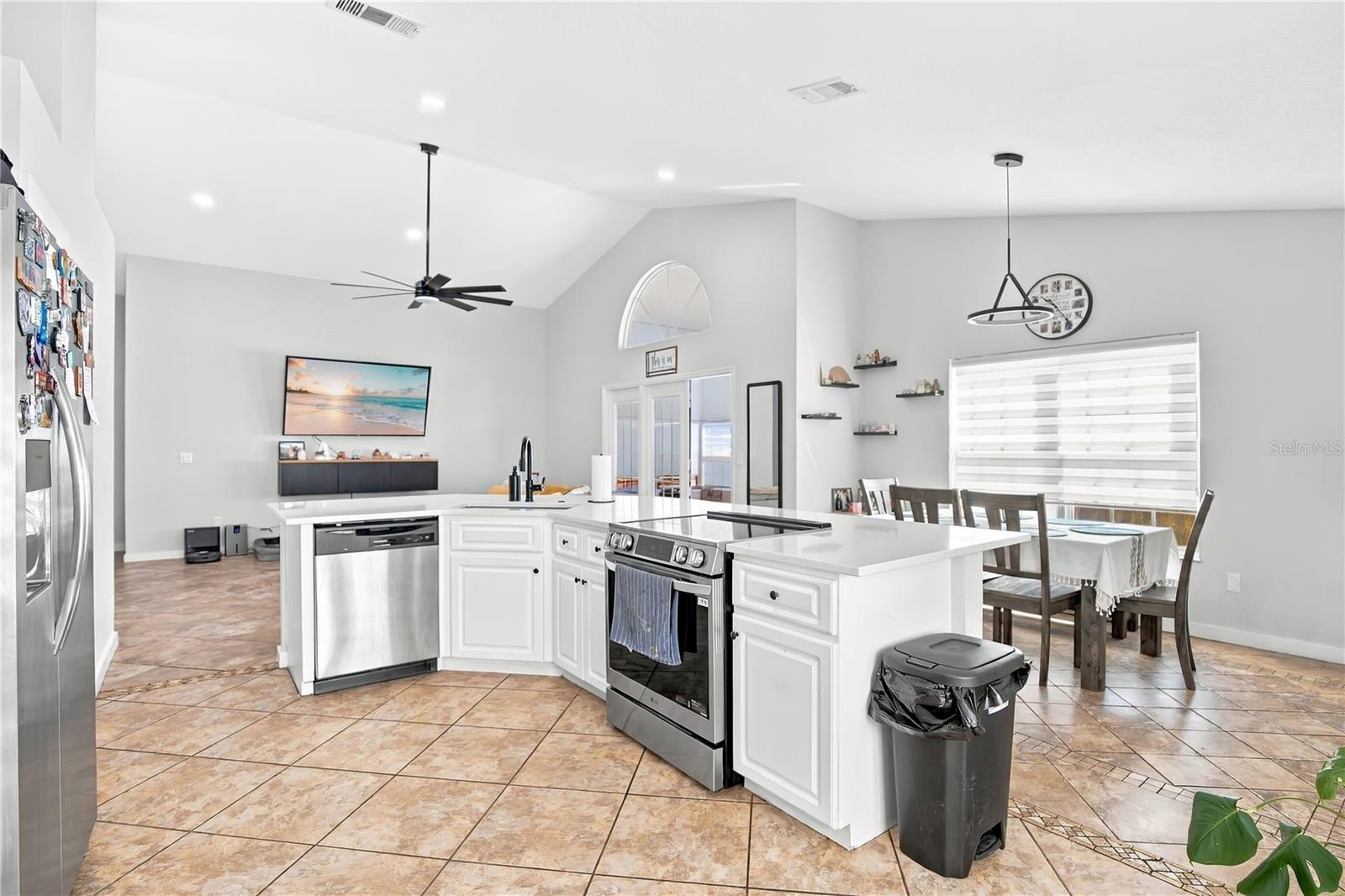 101 N ABERDEEN CIR