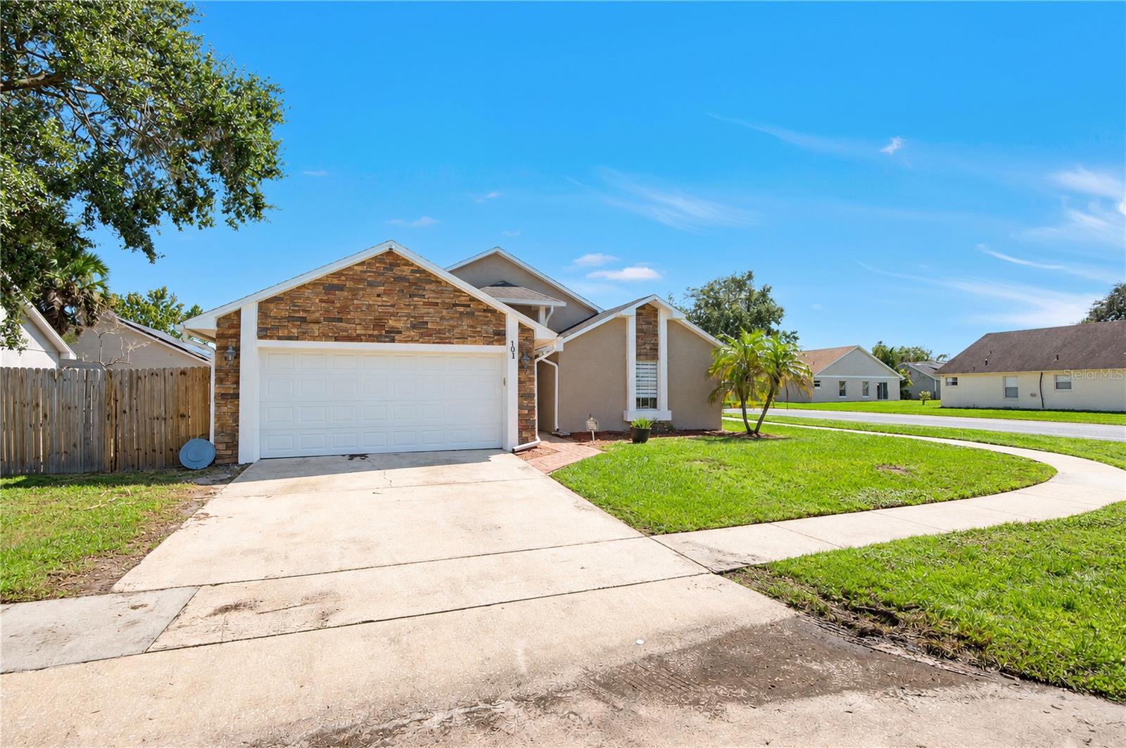 101 N ABERDEEN CIR